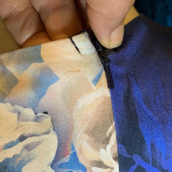 Elegant Floral V-Neck Midi Dress - Blue and White - Picture 3 of 7